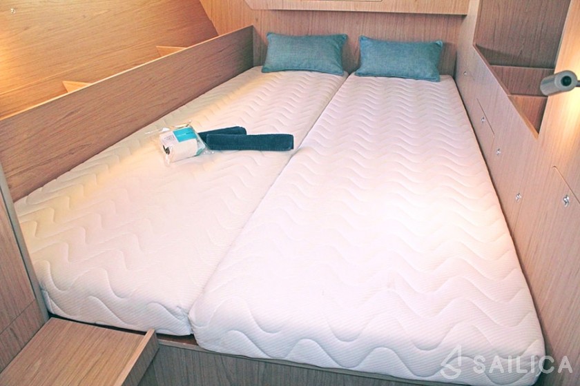 Oceanis 41.1 - Yacht Charter Sailica