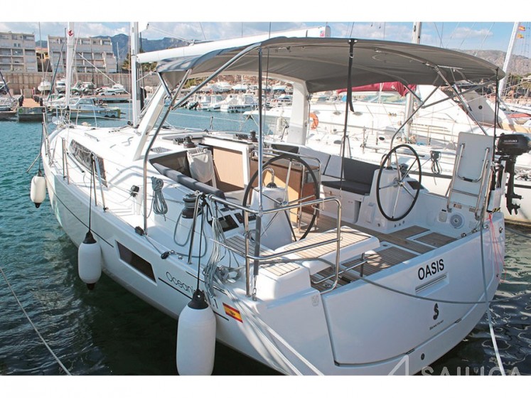 Oceanis 41.1 - Yacht Charter Sailica