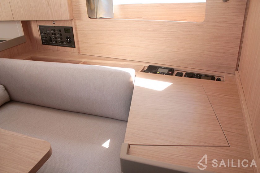 Oceanis 41.1 - Yacht Charter Sailica