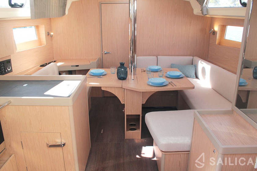 Oceanis 41.1 - Yacht Charter Sailica