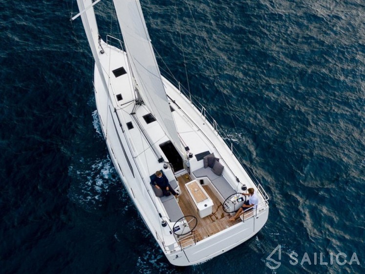 Oceanis 40.1 - Yacht Charter Sailica