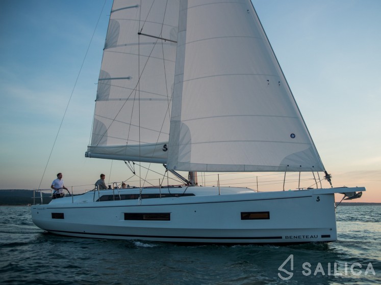 Oceanis 40.1 - Yacht Charter Sailica