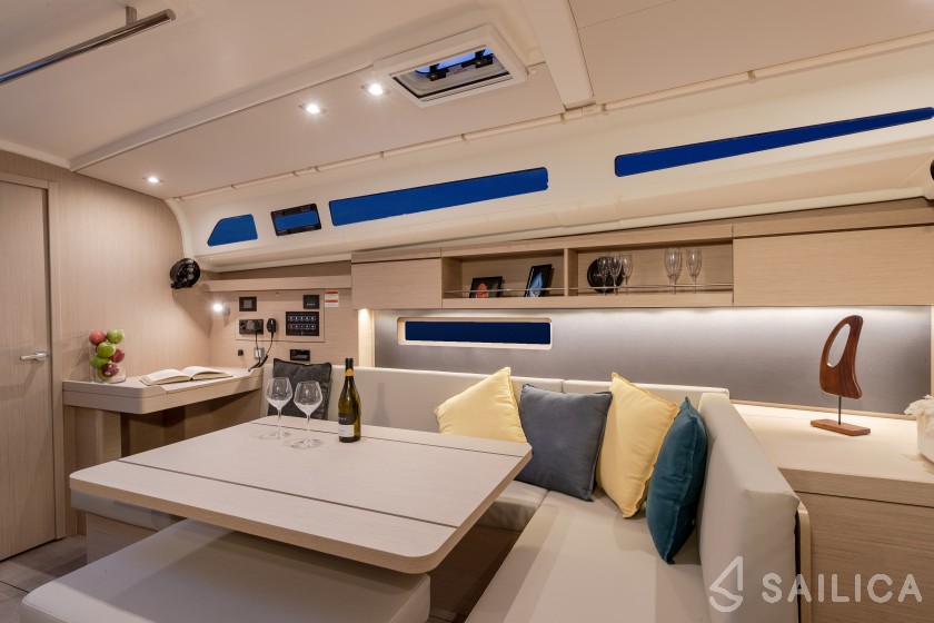 Oceanis 40.1 - Yacht Charter Sailica