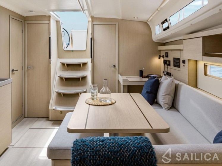 Oceanis 40.1 - Yacht Charter Sailica