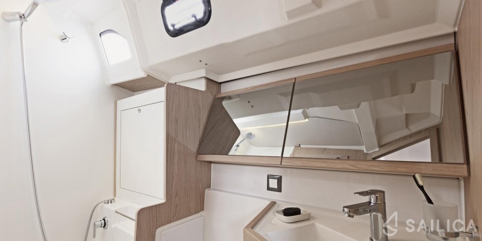 Oceanis 46.1 - Yacht Charter Sailica