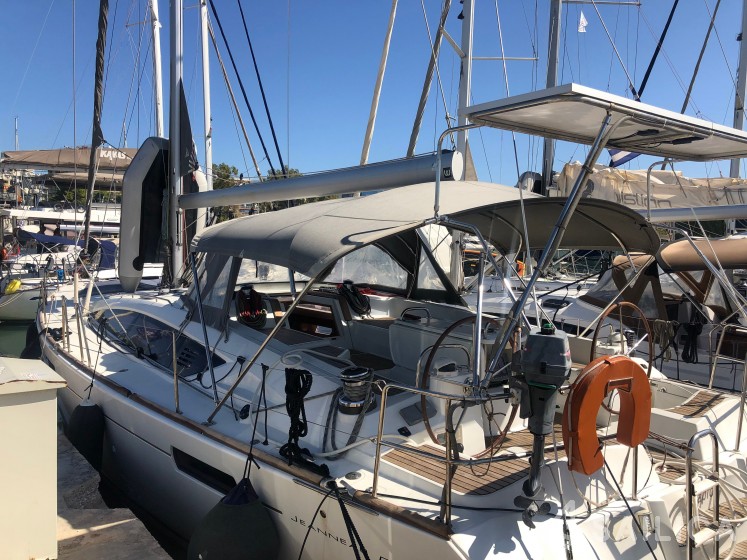 Jeanneau 53 - Yacht Charter Sailica