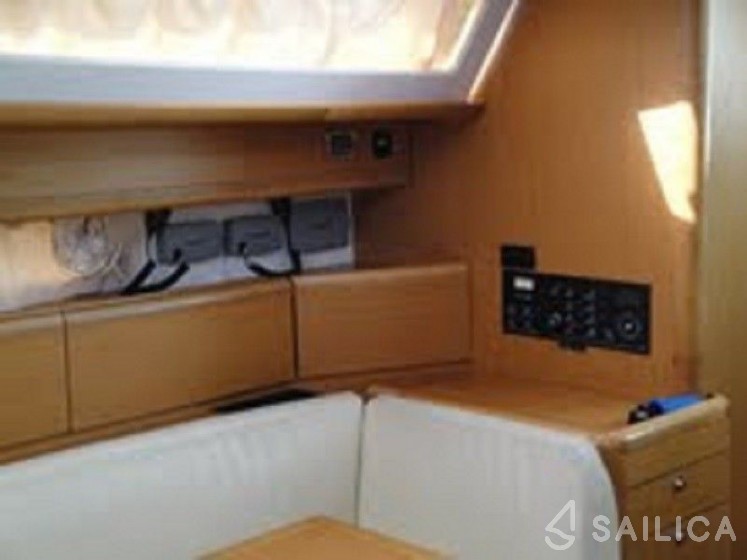 Jeanneau 53 - Yacht Charter Sailica