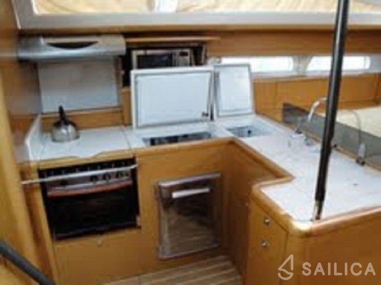 Jeanneau 53 - Yacht Charter Sailica