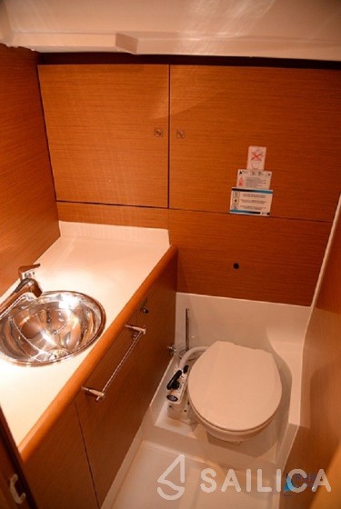 Sun Odyssey 419 - Yacht Charter Sailica