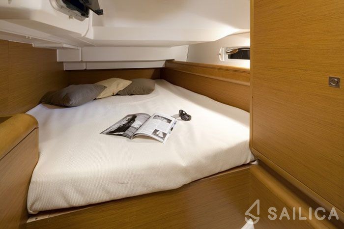 Sun Odyssey 419 - Yacht Charter Sailica