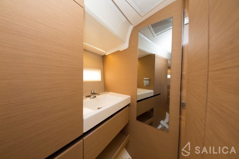 Sun Odyssey 490 - Yacht Charter Sailica
