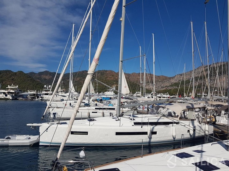 Sun Odyssey 490 - Yacht Charter Sailica