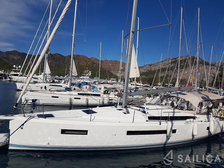 Sun Odyssey 490 - Yacht Charter Sailica