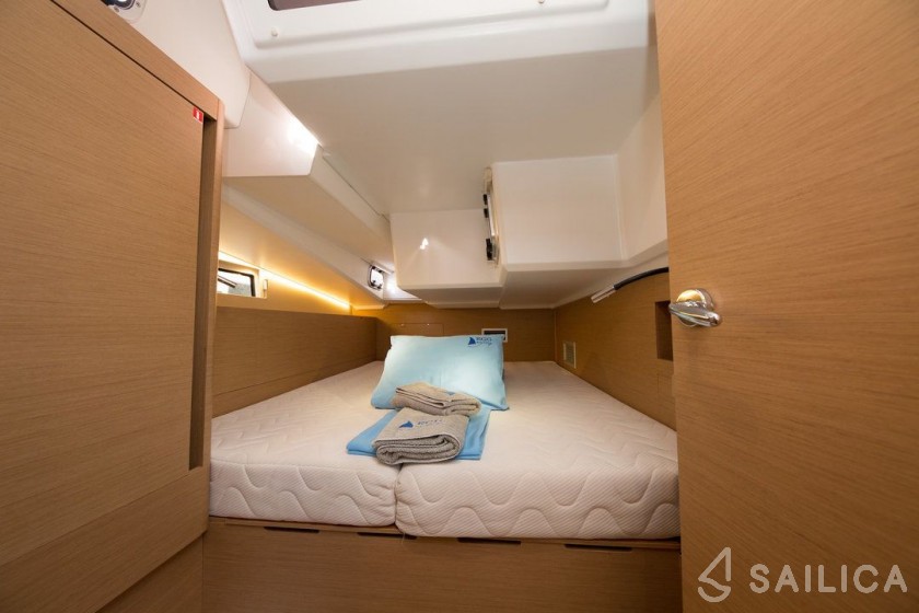 Sun Odyssey 490 - Yacht Charter Sailica