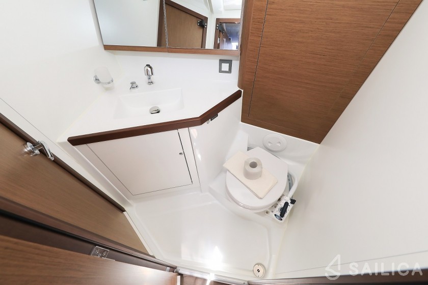 Oceanis 46.1 - Yacht Charter Sailica