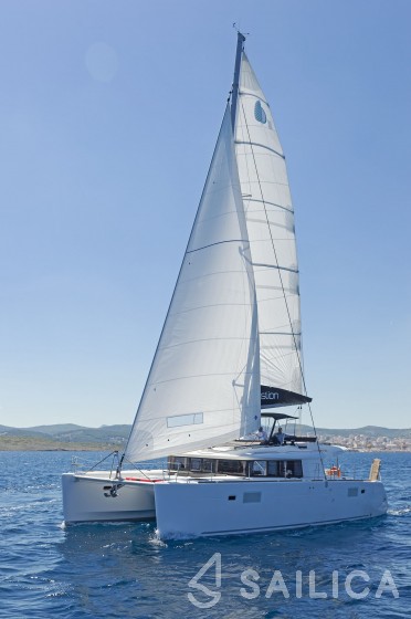 Lagoon 450  Flybridge - Yacht Charter Sailica