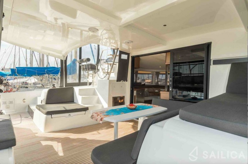 Lagoon 42 - Yacht Charter Sailica