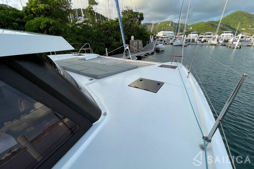 Astréa 42 - Yacht Charter Sailica