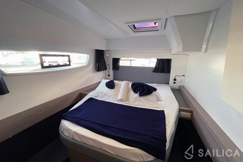 Astréa 42 - Yacht Charter Sailica