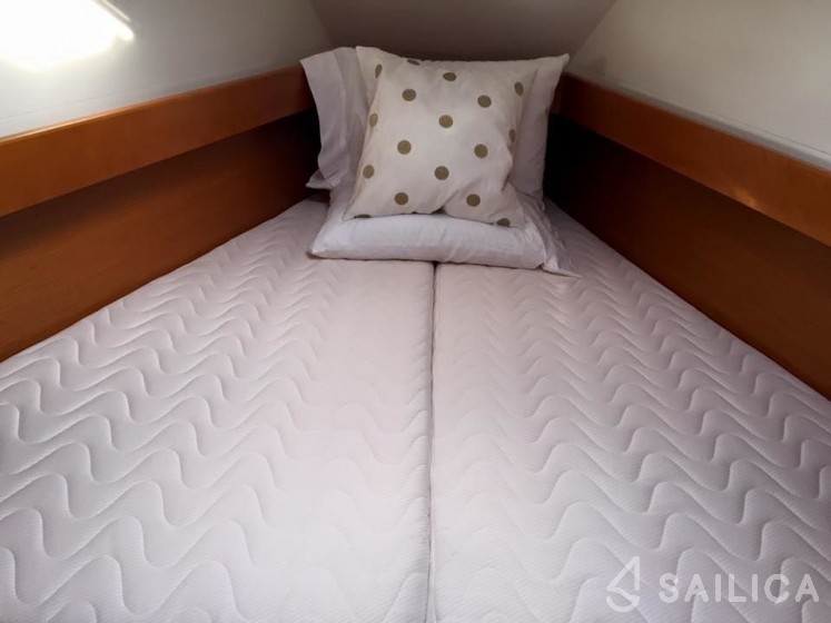 Sun Odyssey 44 - Yacht Charter Sailica