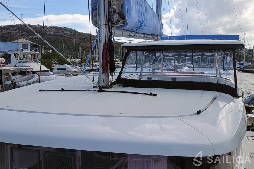 Lagoon 42 - Yacht Charter Sailica