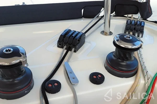 Lagoon 42 - Yacht Charter Sailica