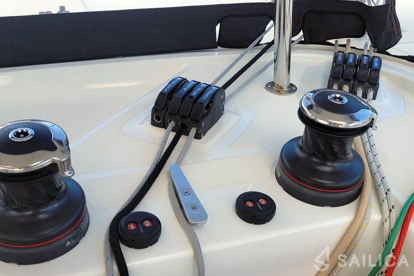 Lagoon 42 - Yacht Charter Sailica