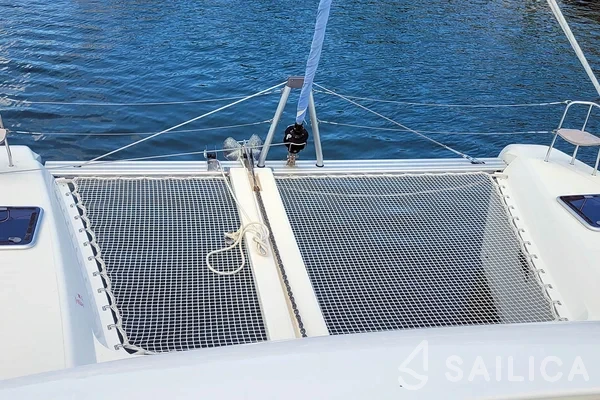 Lagoon 42 - Yacht Charter Sailica