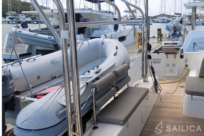 Lagoon 42 - Yacht Charter Sailica