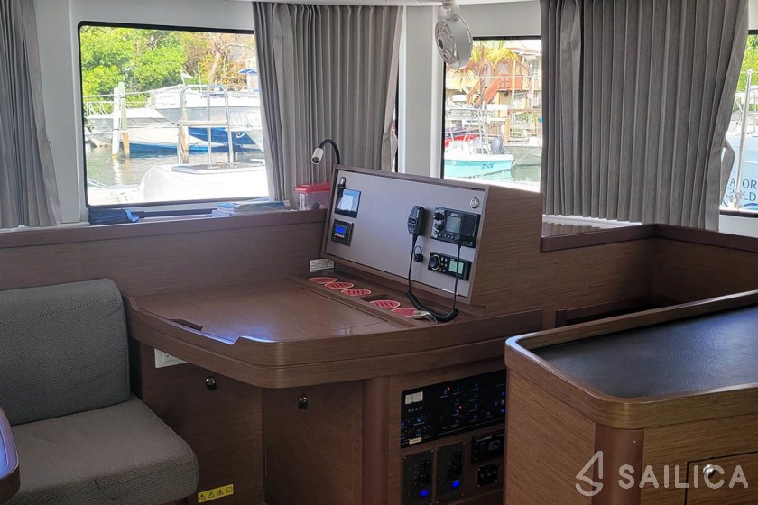 Lagoon 42 - Yacht Charter Sailica