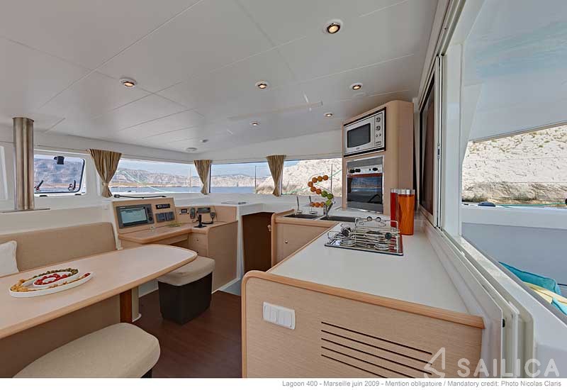 LAGOON 40 - Yacht Charter Sailica