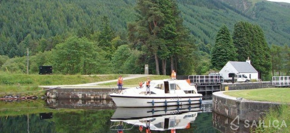 Le Boat Braemore WHS - Yacht Charter Sailica