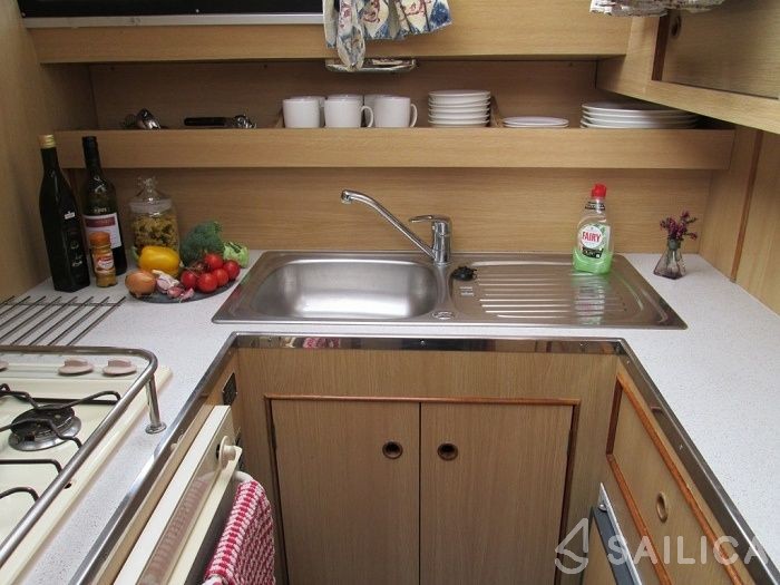 Le Boat Curlew WHS - Yacht Charter Sailica