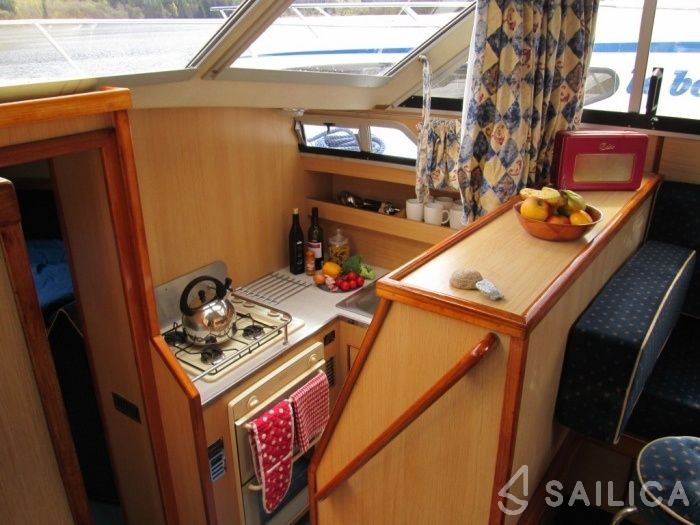 Le Boat Curlew WHS - Yacht Charter Sailica