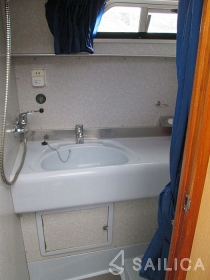 Le Boat Curlew WHS - Yacht Charter Sailica
