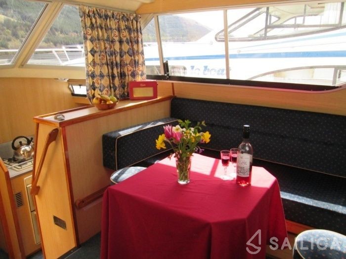 Le Boat Curlew WHS - Yacht Charter Sailica