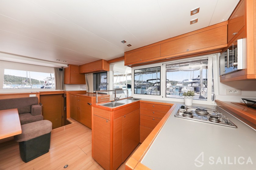 Lagoon 450 - Yacht Charter Sailica