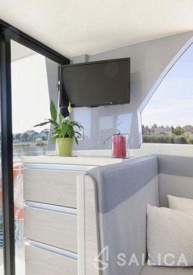 Le Boat Horizon 1 - Yacht Charter Sailica