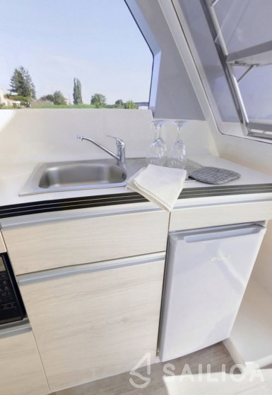 Le Boat Horizon 1 - Yacht Charter Sailica