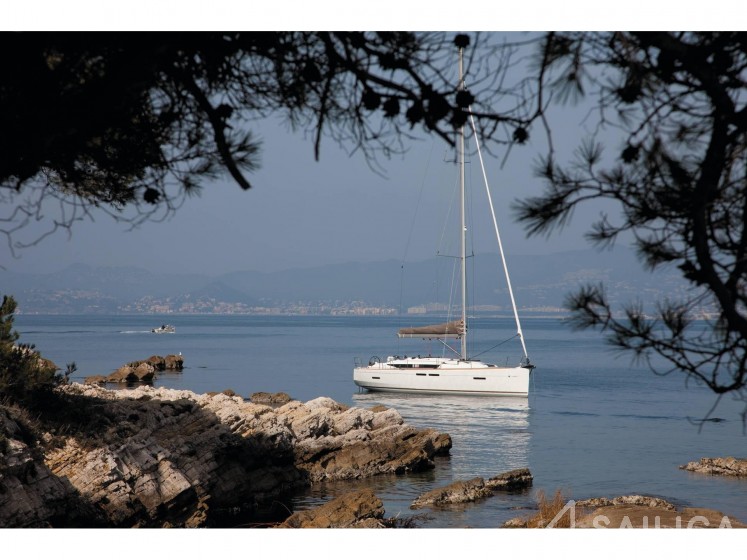 Sun Odyssey 419 - Yacht Charter Sailica