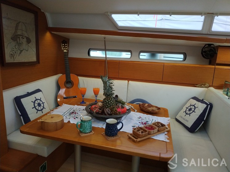 Sun Odyssey 419 - Yacht Charter Sailica