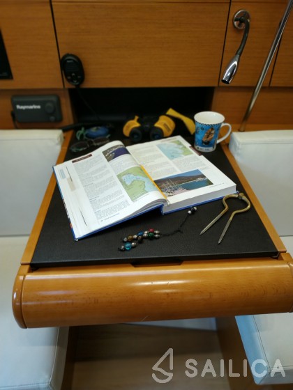 Sun Odyssey 419 - Yacht Charter Sailica
