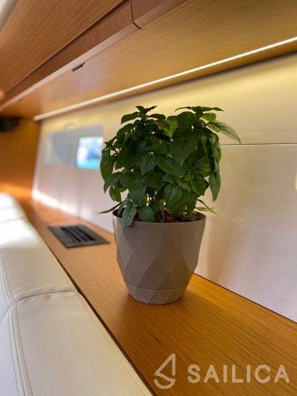 Jeanneau 54 - Yacht Charter Sailica