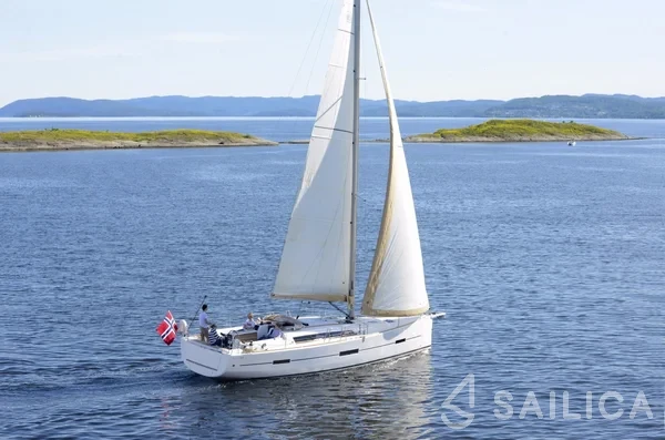 Dufour 412 GL - Yacht Charter Sailica