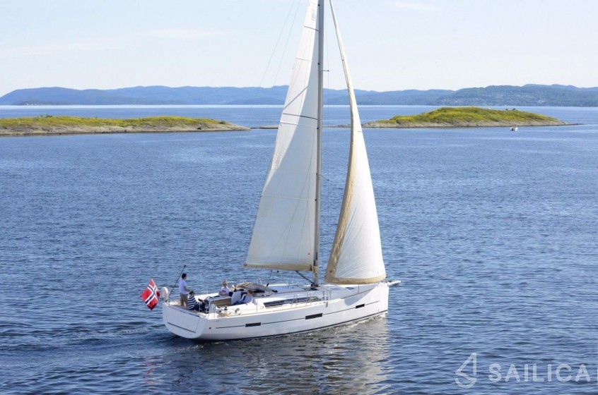 Dufour 412 GL - Yacht Charter Sailica