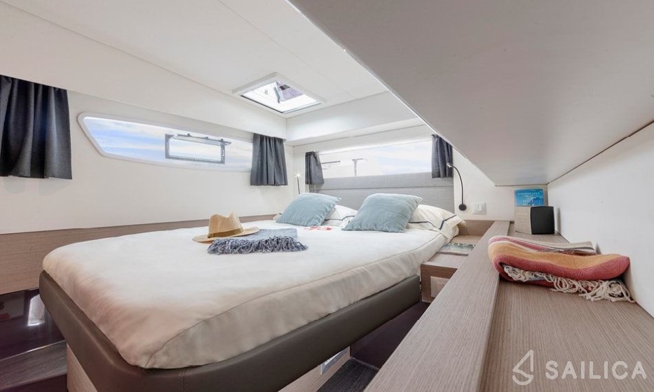 Elba 45 - Yacht Charter Sailica