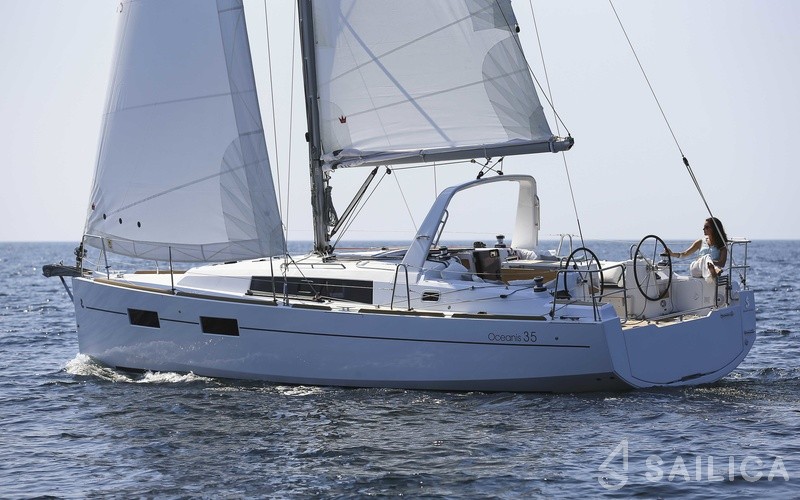 Oceanis 35 - Yacht Charter Sailica