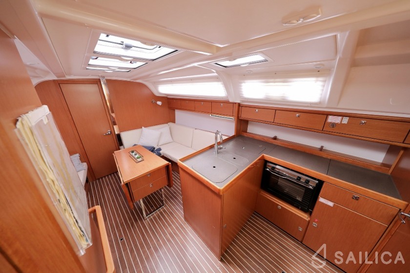 Bavaria 37 Cruiser - Yacht Charter Sailica