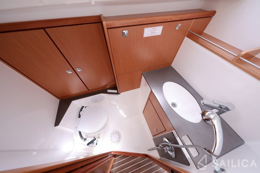 Bavaria 37 Cruiser - Yacht Charter Sailica