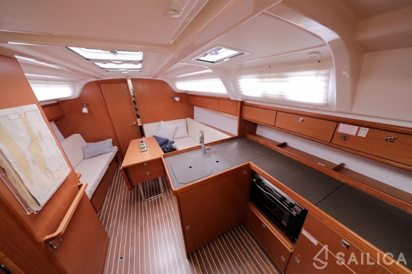 Bavaria 37 Cruiser - Yacht Charter Sailica